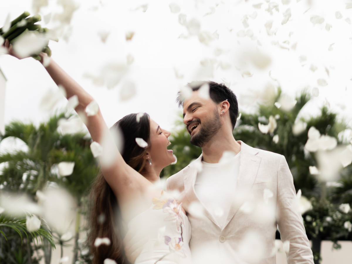 Felipe Neto surpreende ao anunciar casamento com Juliane Carvalho; veja fotos