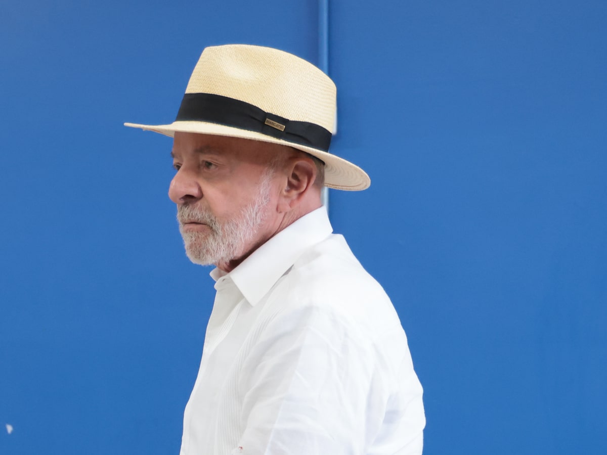 Lula volta a cobrar Flávio sobre fim da escala 6x1: ‘Bota sua bancada para votar, para de lorota’