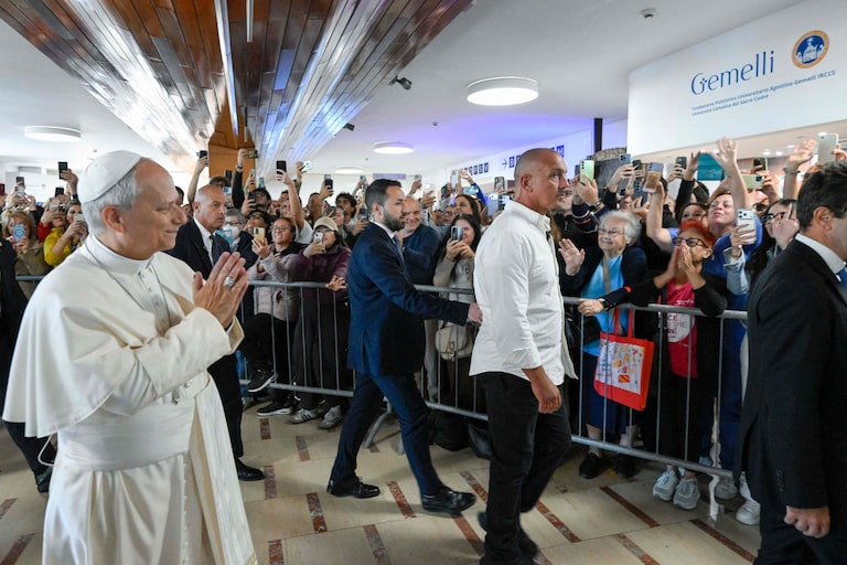 Saúde dos papas é tema delicado para o Vaticano; Leão XIV traz transparência sem precedentes