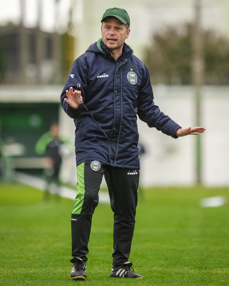 Fernando Seabra é demitido do Coritiba em meio a série de derrotas e sequência difícil no Brasileiro