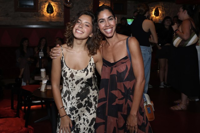 Flor Gil estreia como atriz no musical 'Confissões de Adolescente' e relembra papel de Preta Gil em sua trajetória artística