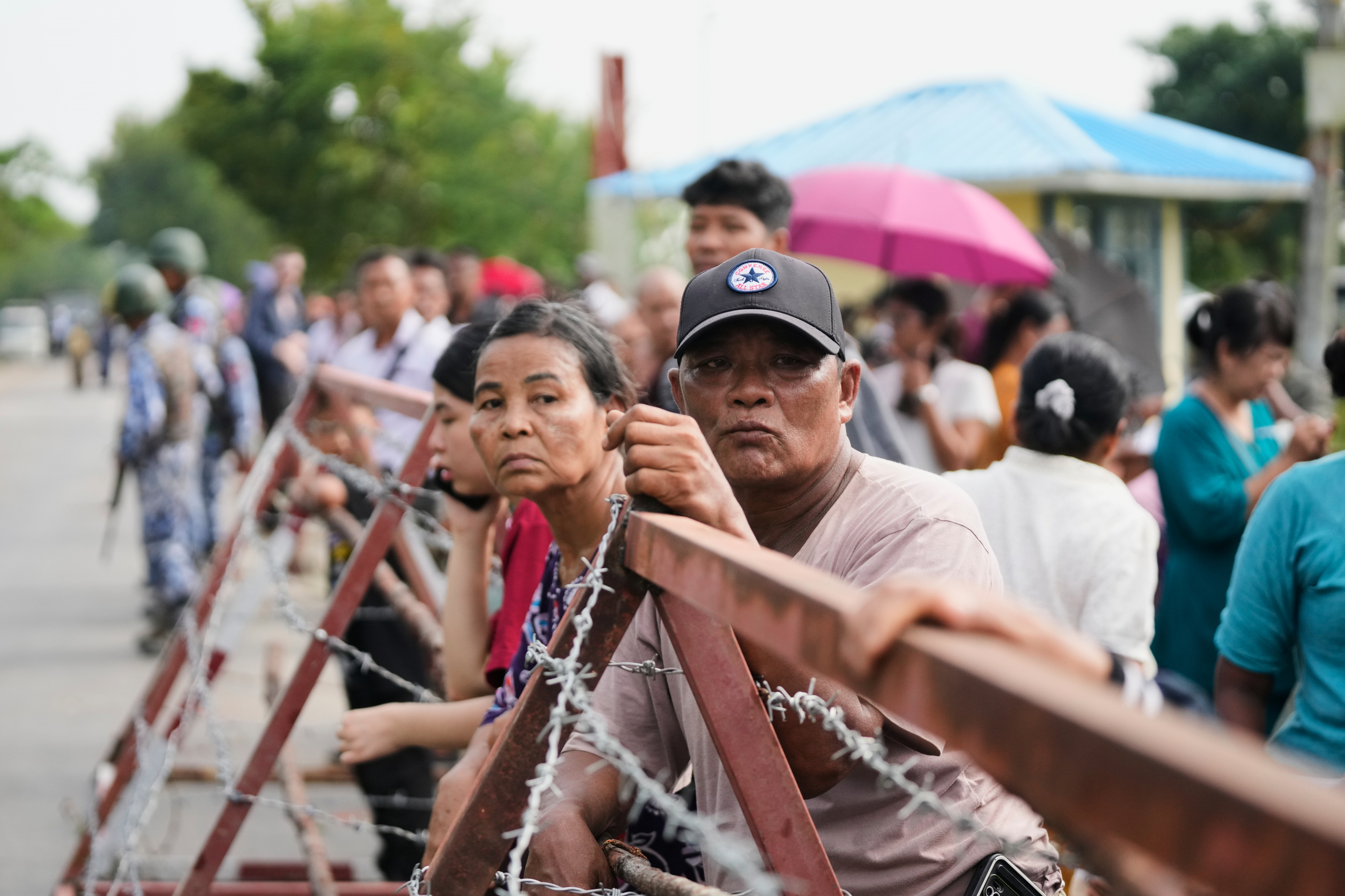 Líder de Mianmar visita Malásia após início do retorno de migrantes