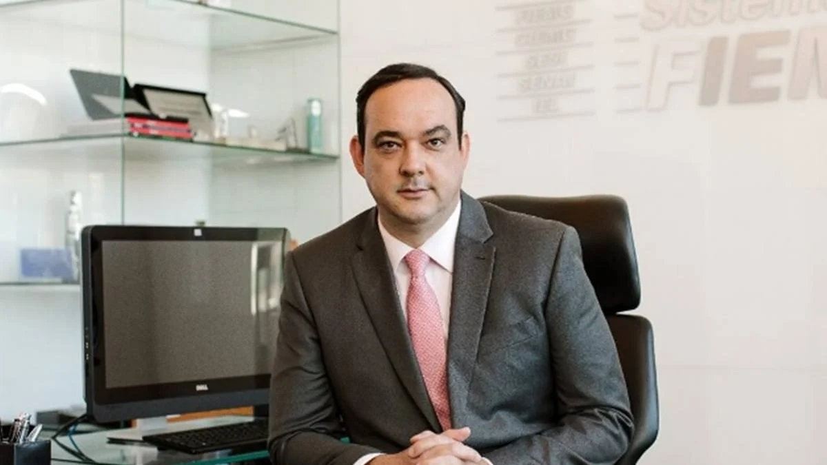 Fim da escala 6x1 ameaça empregos e encarece produtos, diz Fiemg