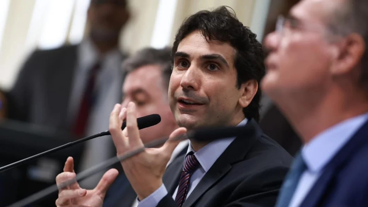 Gabriel Galípolo depõe à Polícia Federal como testemunha no Caso Master