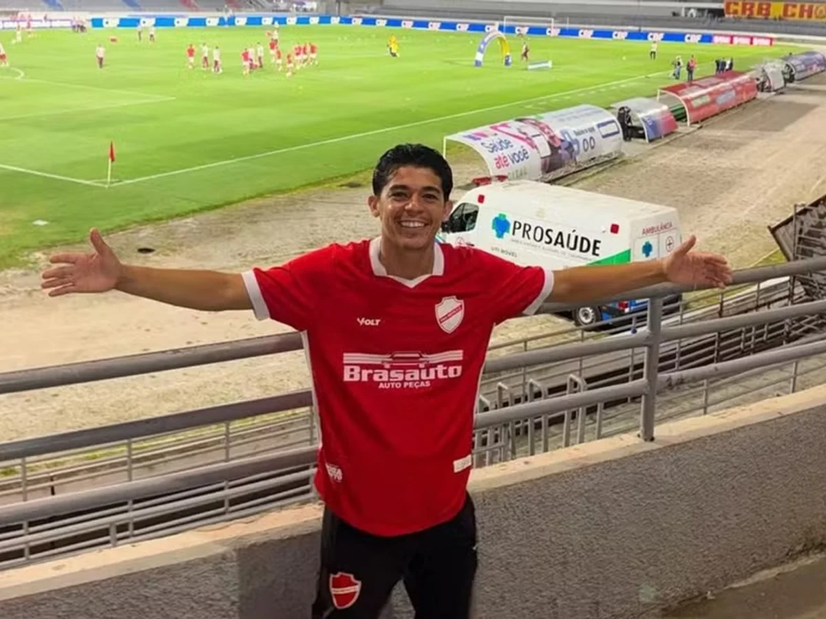 Após mais de 1 mês, influencer preso pelo ICE nos EUA é deportado ao Brasil