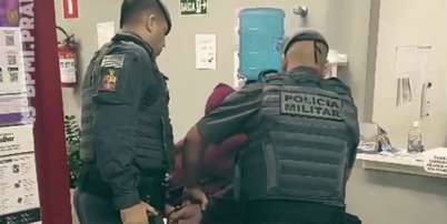 Homem é preso em Praia Grande após sequestrar a própria filha e garota piscar para policial Foto: Reprodução/Instagram/@45bpmi.praiagrande