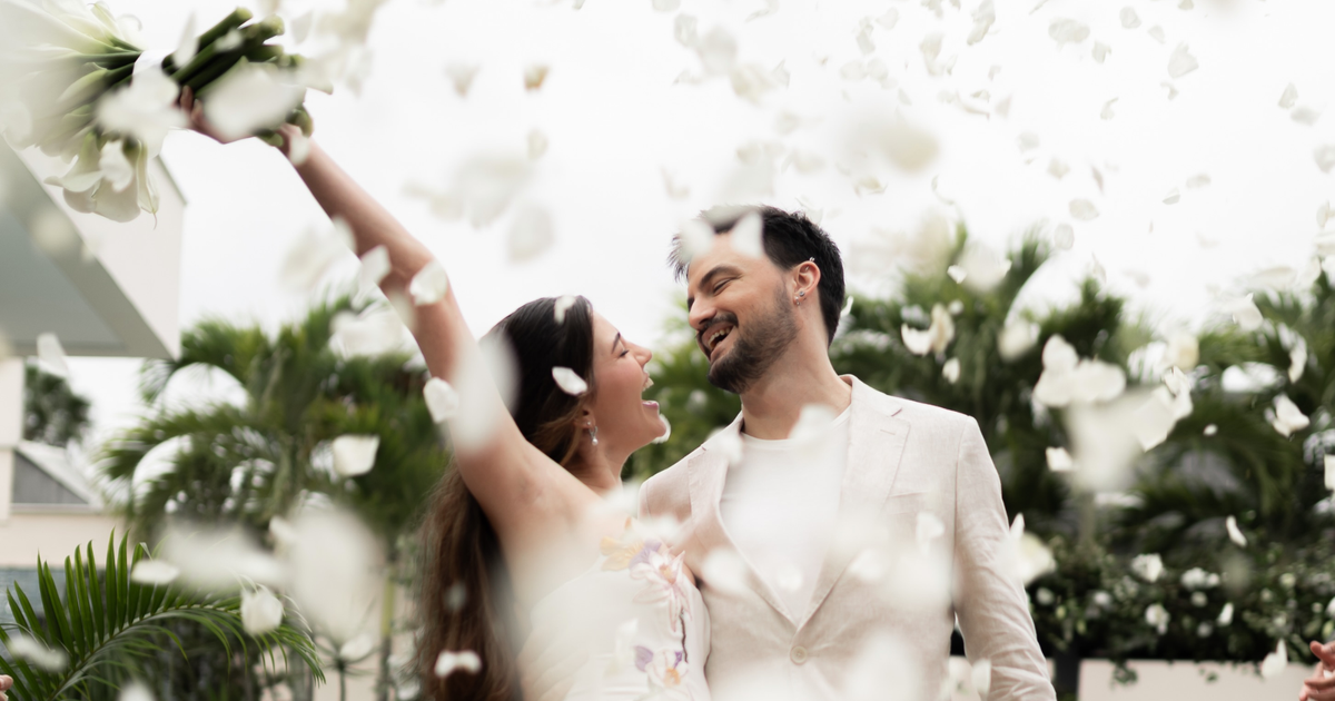 Felipe Neto surpreende ao anunciar casamento com Juliane Carvalho; veja fotos